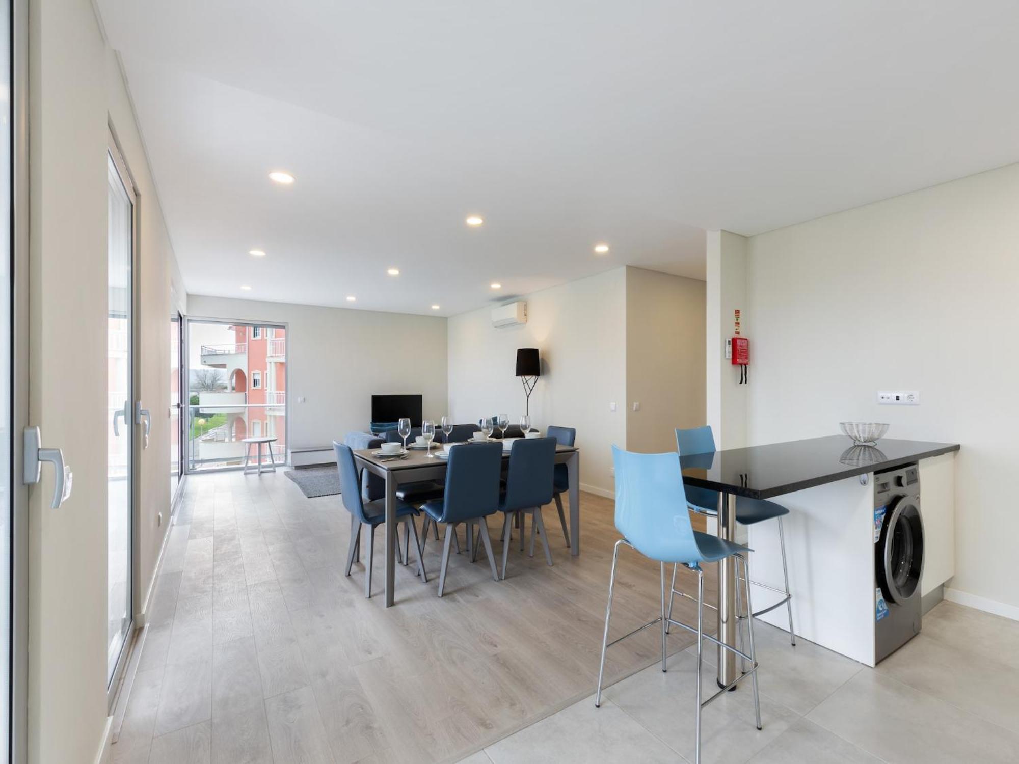 Beautiful Apartment In S O Martinho Do Porto With Balcony เซามาร์ทินโญโดปอร์โต ภายนอก รูปภาพ
