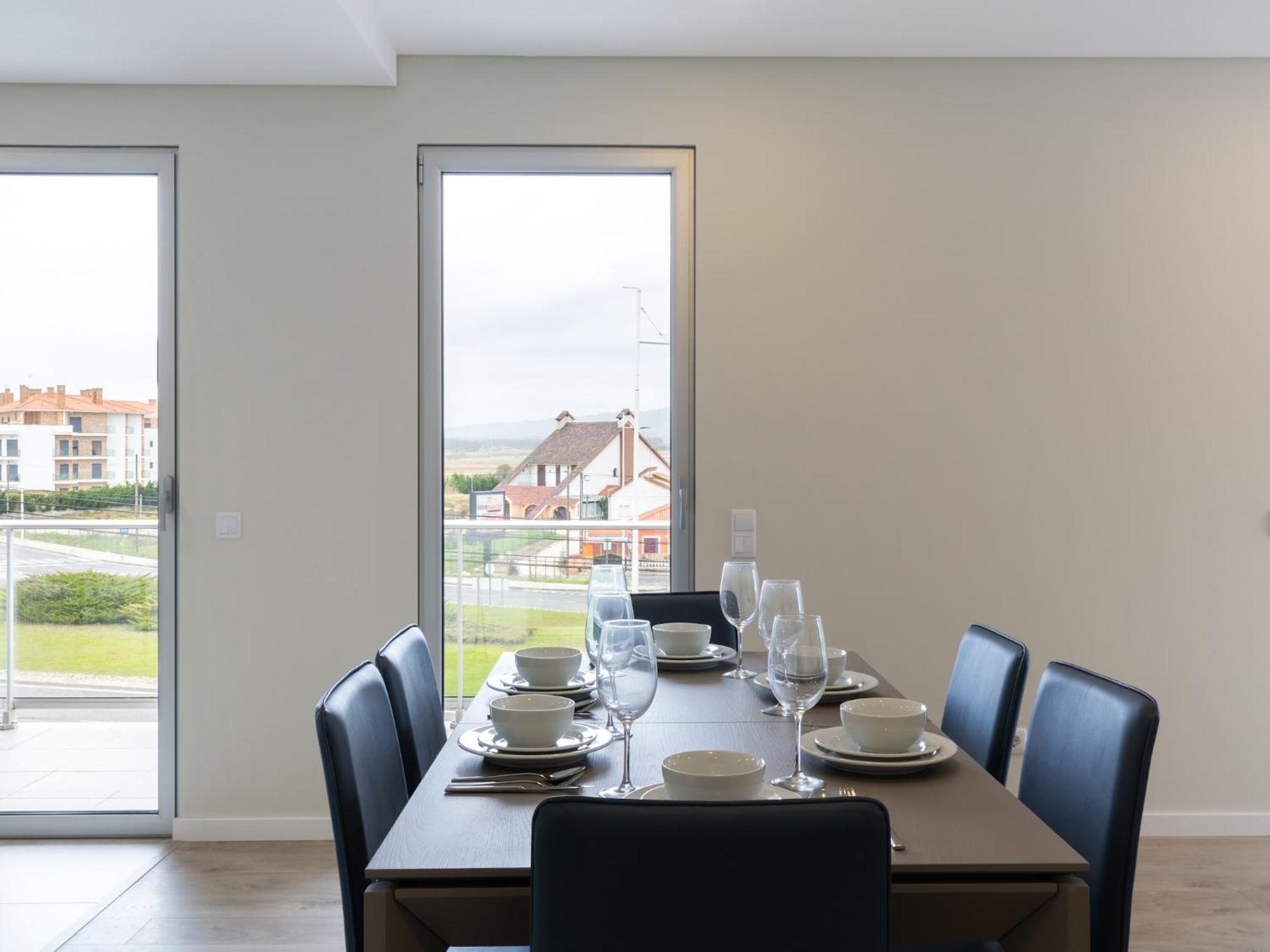 Beautiful Apartment In S O Martinho Do Porto With Balcony เซามาร์ทินโญโดปอร์โต ภายนอก รูปภาพ