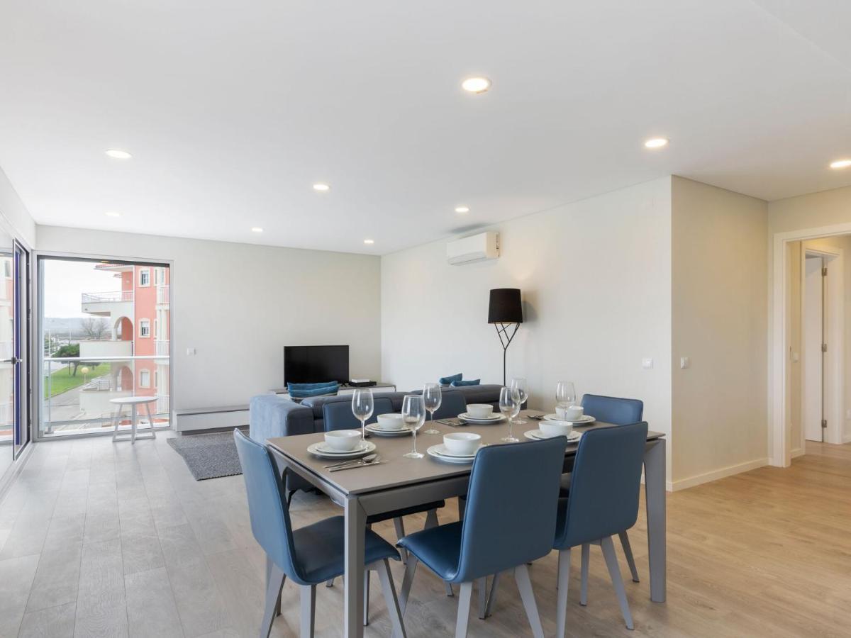 Beautiful Apartment In S O Martinho Do Porto With Balcony เซามาร์ทินโญโดปอร์โต ภายนอก รูปภาพ