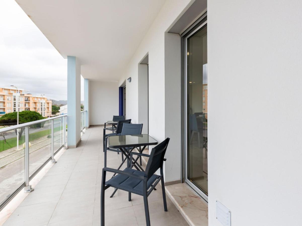 Beautiful Apartment In S O Martinho Do Porto With Balcony เซามาร์ทินโญโดปอร์โต ภายนอก รูปภาพ