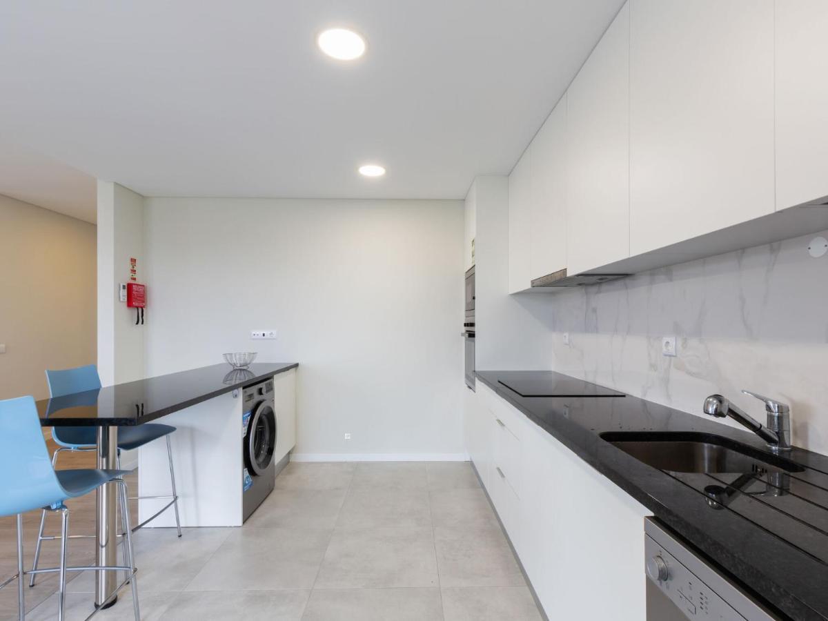 Beautiful Apartment In S O Martinho Do Porto With Balcony เซามาร์ทินโญโดปอร์โต ภายนอก รูปภาพ