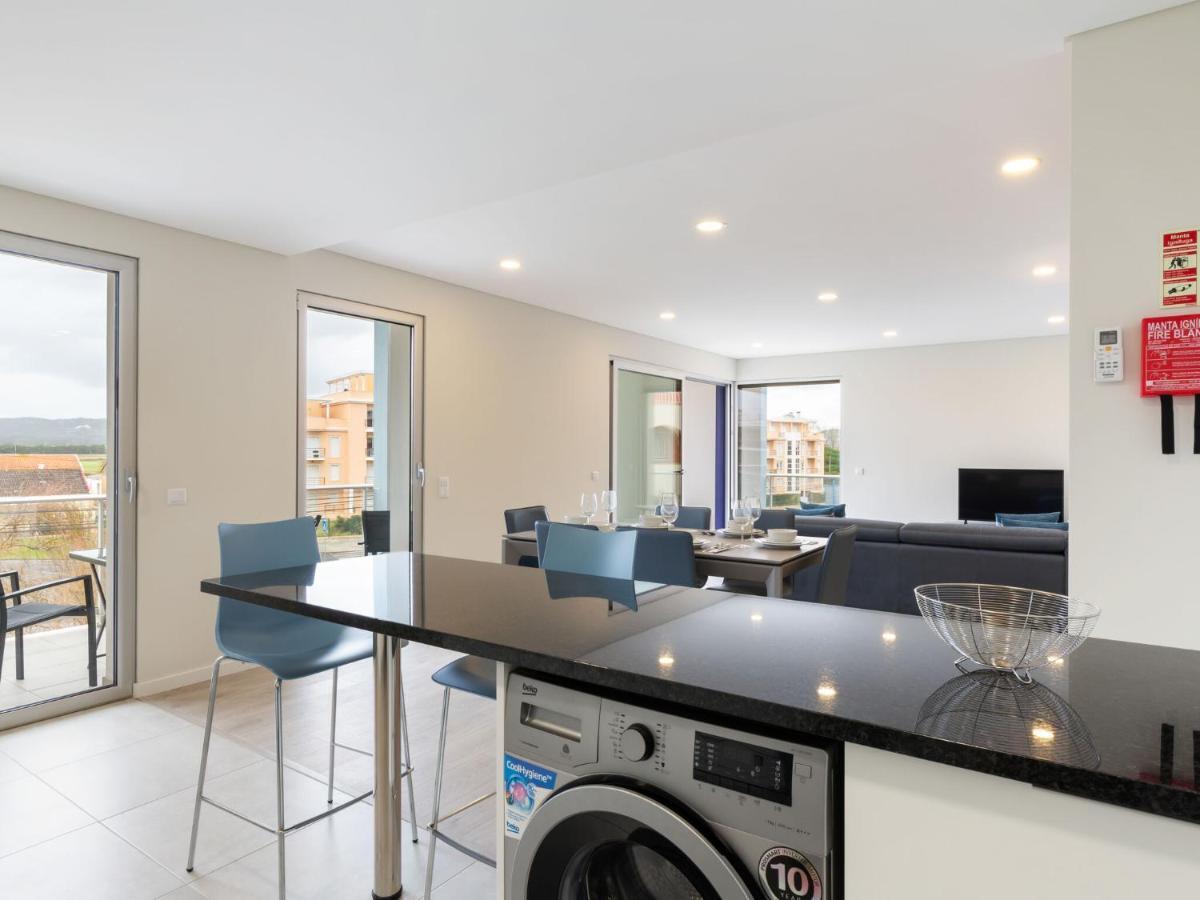 Beautiful Apartment In S O Martinho Do Porto With Balcony เซามาร์ทินโญโดปอร์โต ภายนอก รูปภาพ