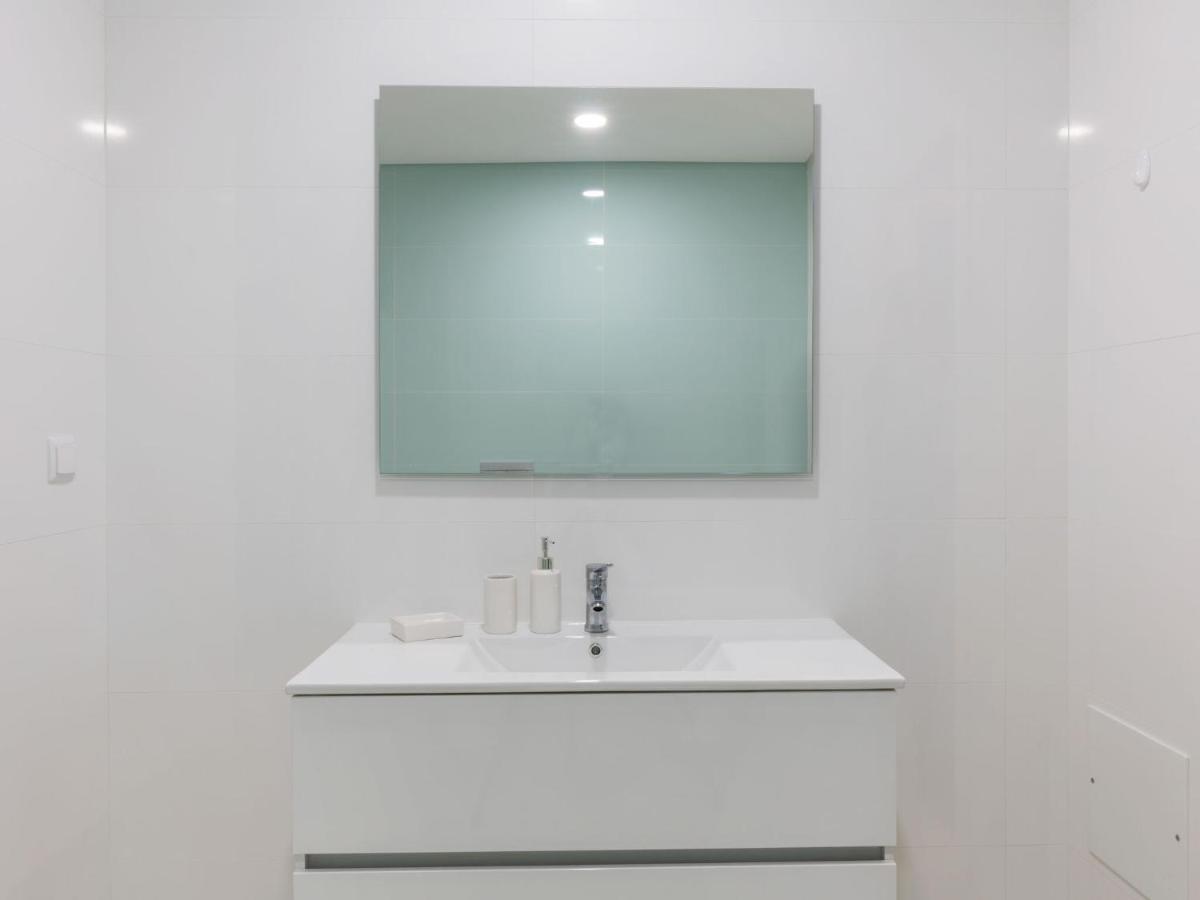 Beautiful Apartment In S O Martinho Do Porto With Balcony เซามาร์ทินโญโดปอร์โต ภายนอก รูปภาพ